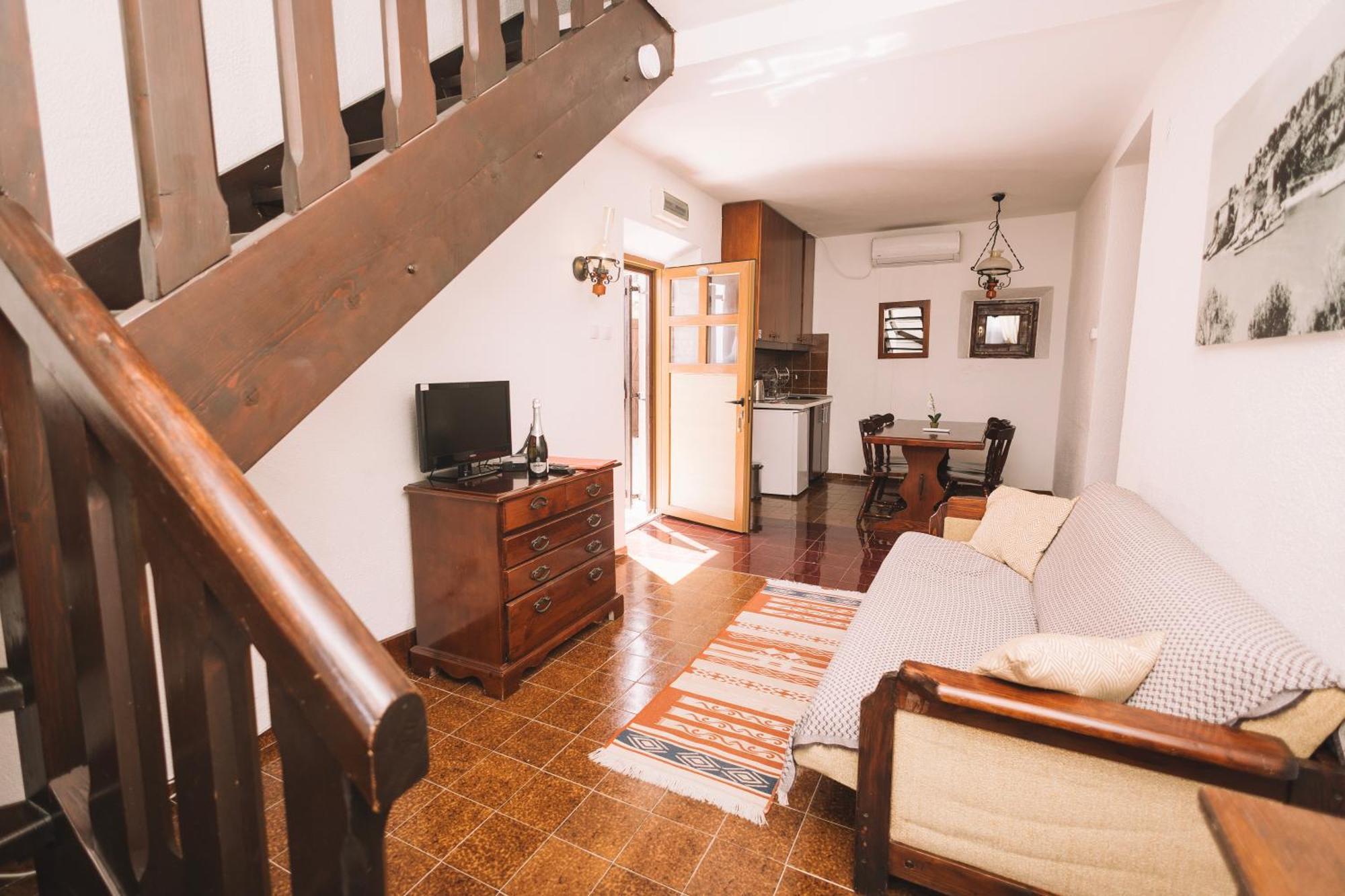 Kulla E Balshajve Hotel Ulcinj Exterior photo