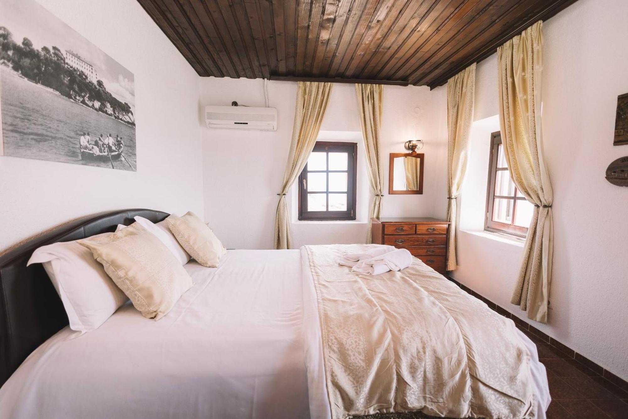 Kulla E Balshajve Hotel Ulcinj Exterior photo